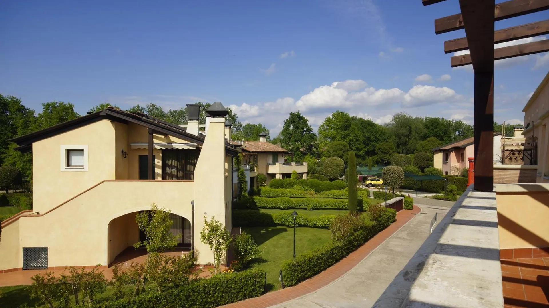 Lugana Resort & Sporting Club - Sermana Village Peschiera del Garda Aparthotel